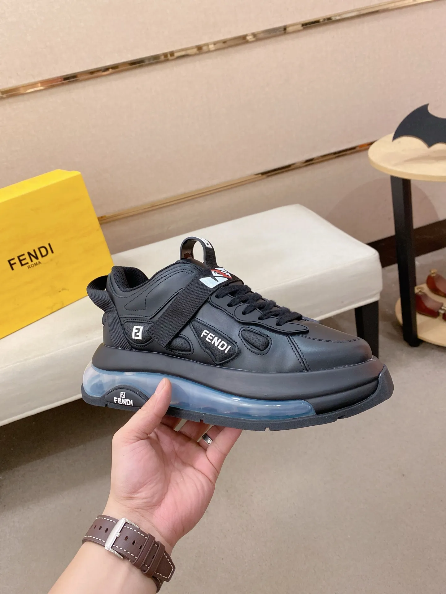 Men's shoes 💰 640💰 FENDI new model (Fendi) official website 1:1 copy 👊🏻Upper 🇮🇹Imported cowhide 🇩🇪Inside imported breathable mesh lining. The original outsole is molded to reflect the identity of every man, and the upper foot is elegant and stable🚶🏻🚶🏻The high-end custom counter original replica📯The shoe last remains unchanged regardless of wind and rain, and can withstand the verification of time🔍️,🔵 Size: 39-45. Can be customized 38-46 non-refundable and non-exchangeable!